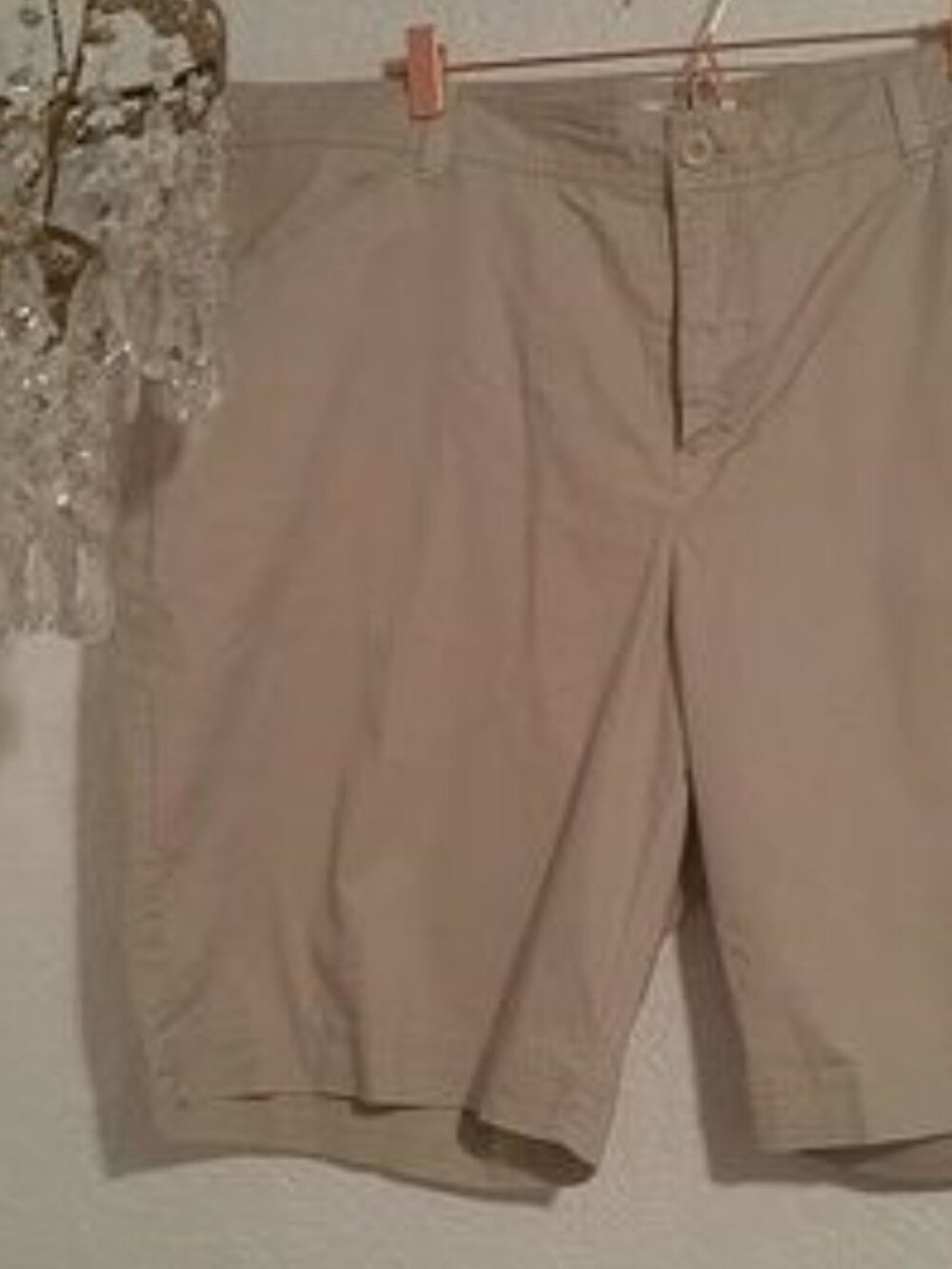 CJ Banks SZ 24W Tan Bermuda Zip Front Side Pockets Back Pockets Shorts